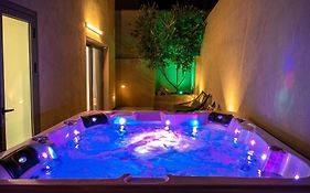 Elita Suite - Private Jacuzzi